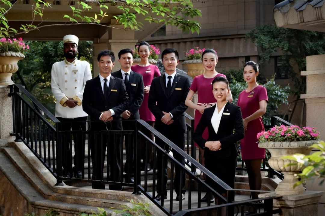 藍(lán)光進(jìn)化論 以“兩只手”卡位現(xiàn)代服務(wù)業(yè)，搶灘萬億級物業(yè)管理藍(lán)海